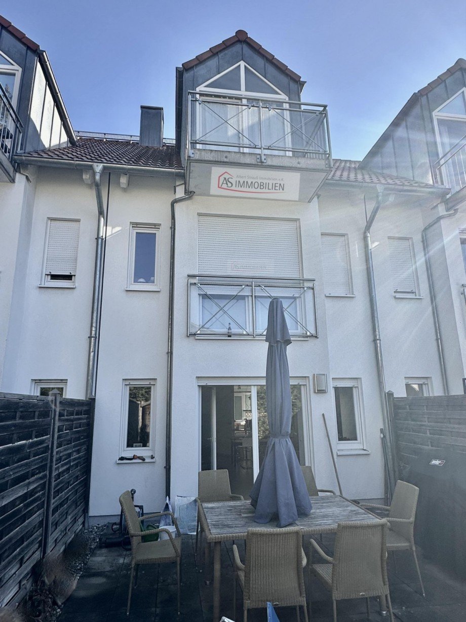 Hausansicht vom Garten Reihenmittelhaus M�nchen