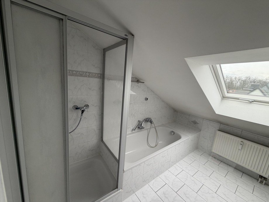 Bad.. Dachgeschosswohnung Dachau