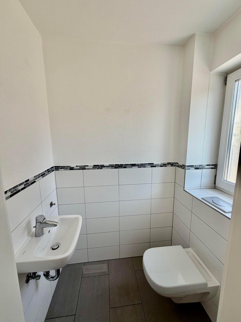 G�ste WC Doppelhaush�lfte Eichenau