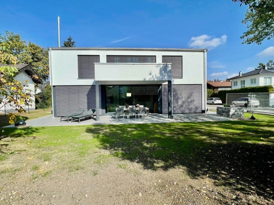 Hausansicht. Dachgeschosswohnung Gr�felfing