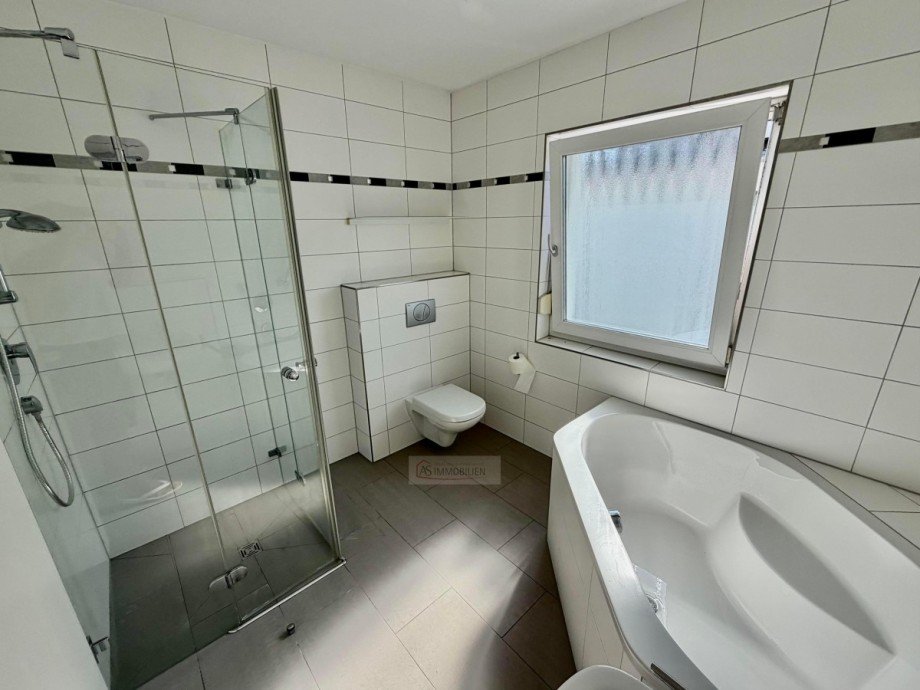 Badezimmer Haus - rechts Zweifamilienhaus Eichenau