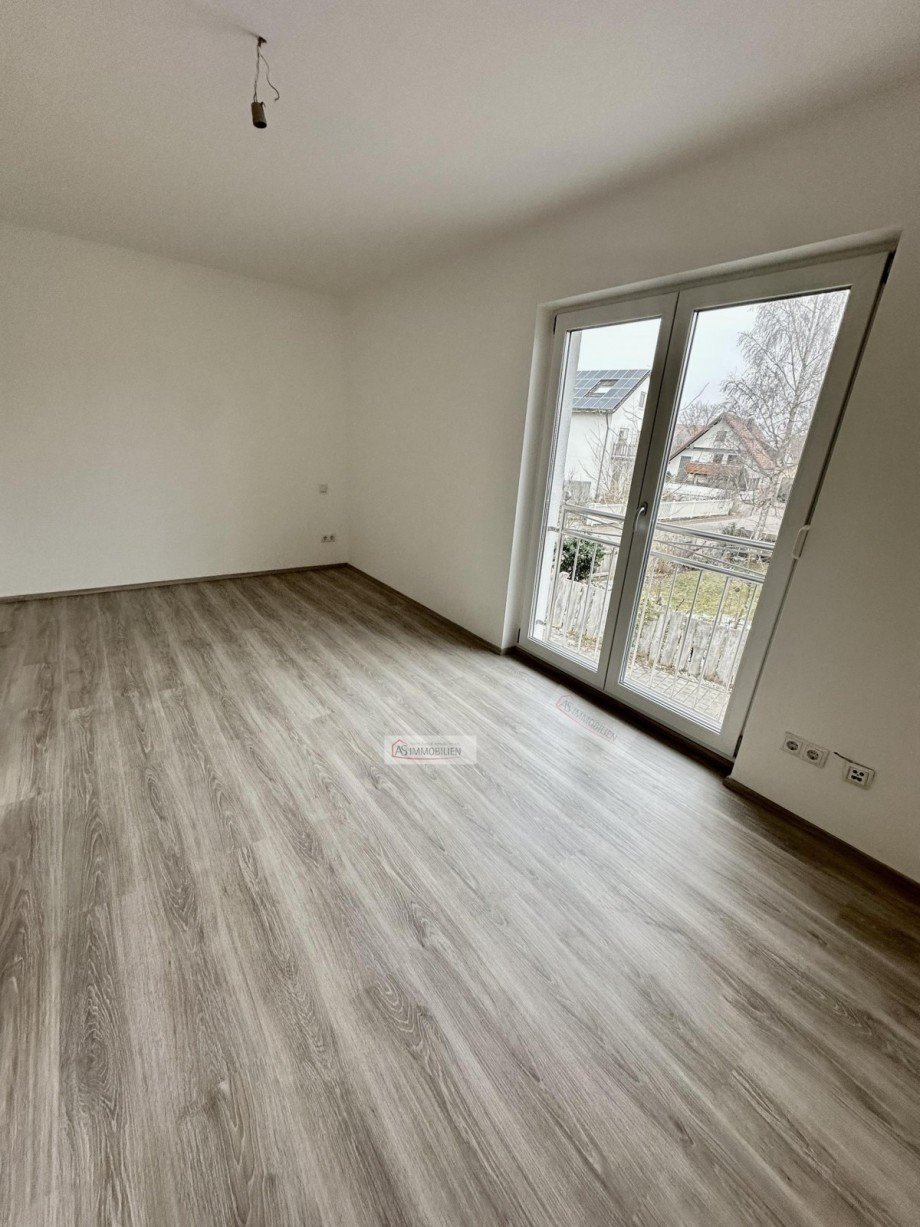 Zimmer DG - links - zur Einfahrt hin Zweifamilienhaus Eichenau