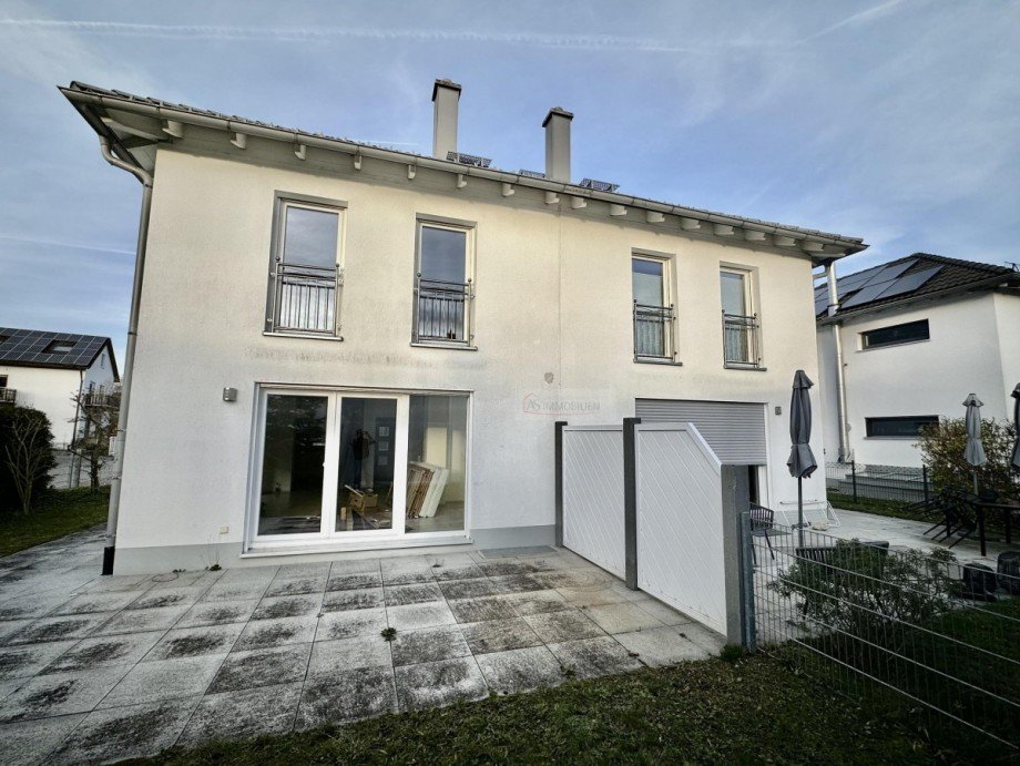 Doppelhaus 14 & 14a vom Garten aus Zweifamilienhaus Eichenau