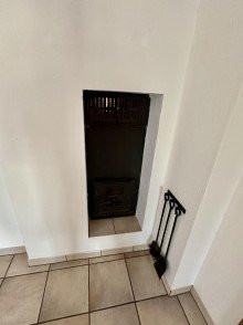 Beschickung Kachelofen - vom Foyer aus Freistehendes EFH, Oberbayerischer Landhausstil, N�he We�linger See und S-Bahnhof -Hochwassersicher!