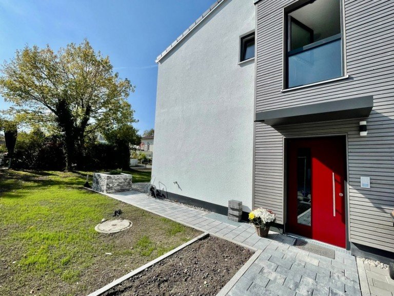 Hauseingang Gr�felfing Dachgeschosswohnung Moderner Architekten Neubau - Erstbezug - sehr helle, ruhige 3 Zimmer DG-Wohnung - Gr�felfing