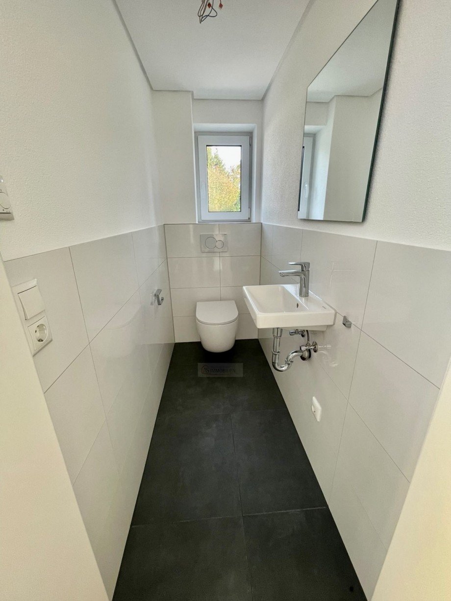 Gaste WC Dachgeschosswohnung Gr�felfing