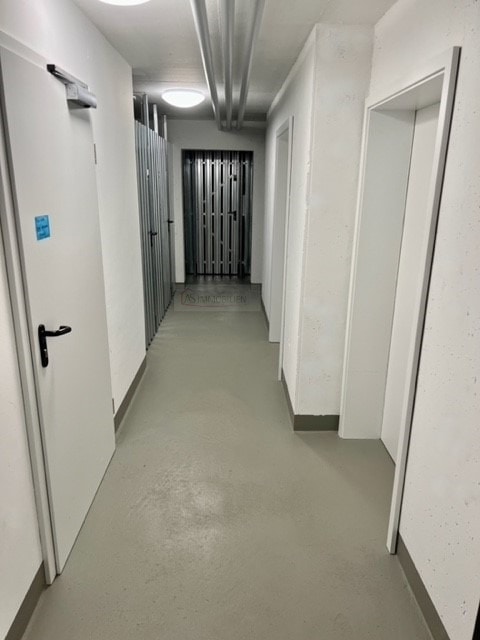 Flur im Keller zu den Kellerabteilen Erdgeschosswohnung Bergkirchen