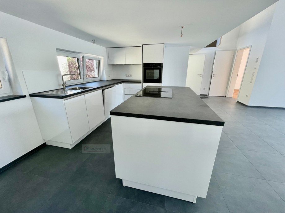 Blick zur K�che und Zimmer 2 Dachgeschosswohnung Gr�felfing