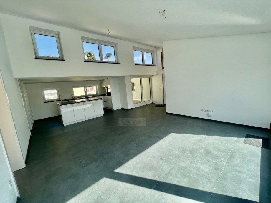 Wohn/Essbereich zur K�che hin Dachgeschosswohnung Gr�felfing