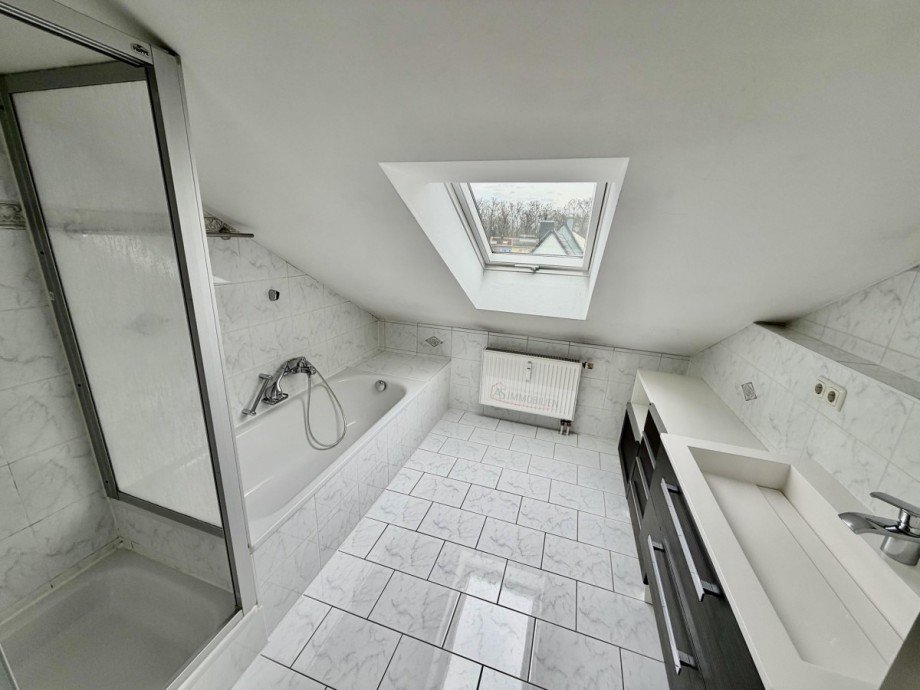 Bad Dachgeschosswohnung Dachau