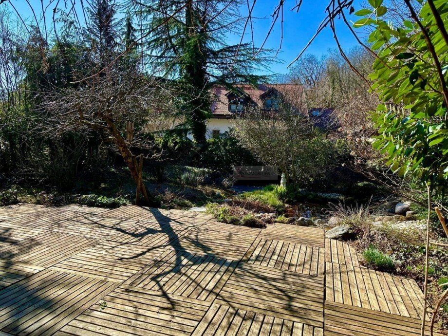 Terrasse vom �berdachten Freisitz aus gesehen Einfamilienhaus We�ling