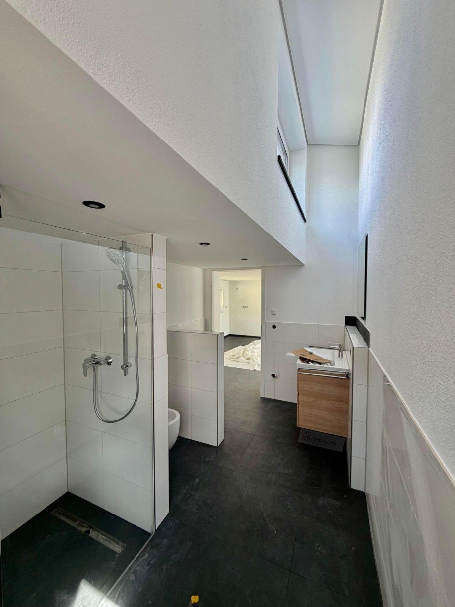 Badezimmer mit Oberlicht Dachgeschosswohnung Gr�felfing