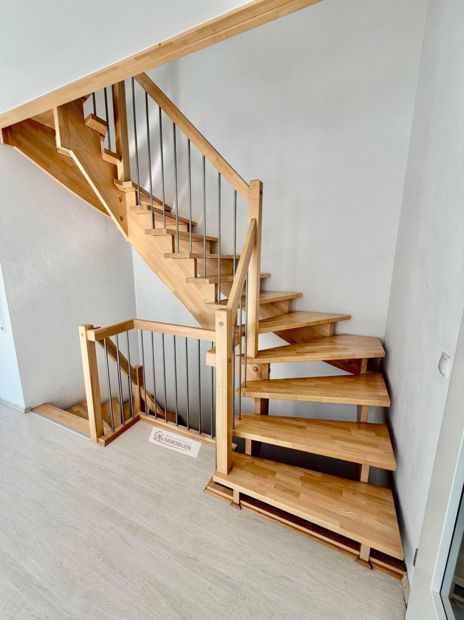Treppensituation - rechts Zweifamilienhaus Eichenau