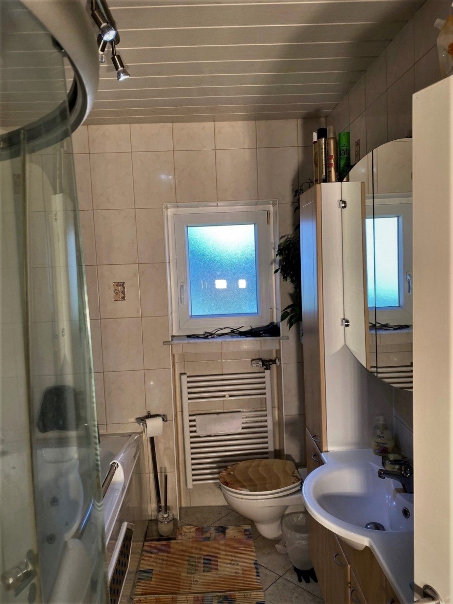 Badezimmer EG Einfamilienhaus Erdweg