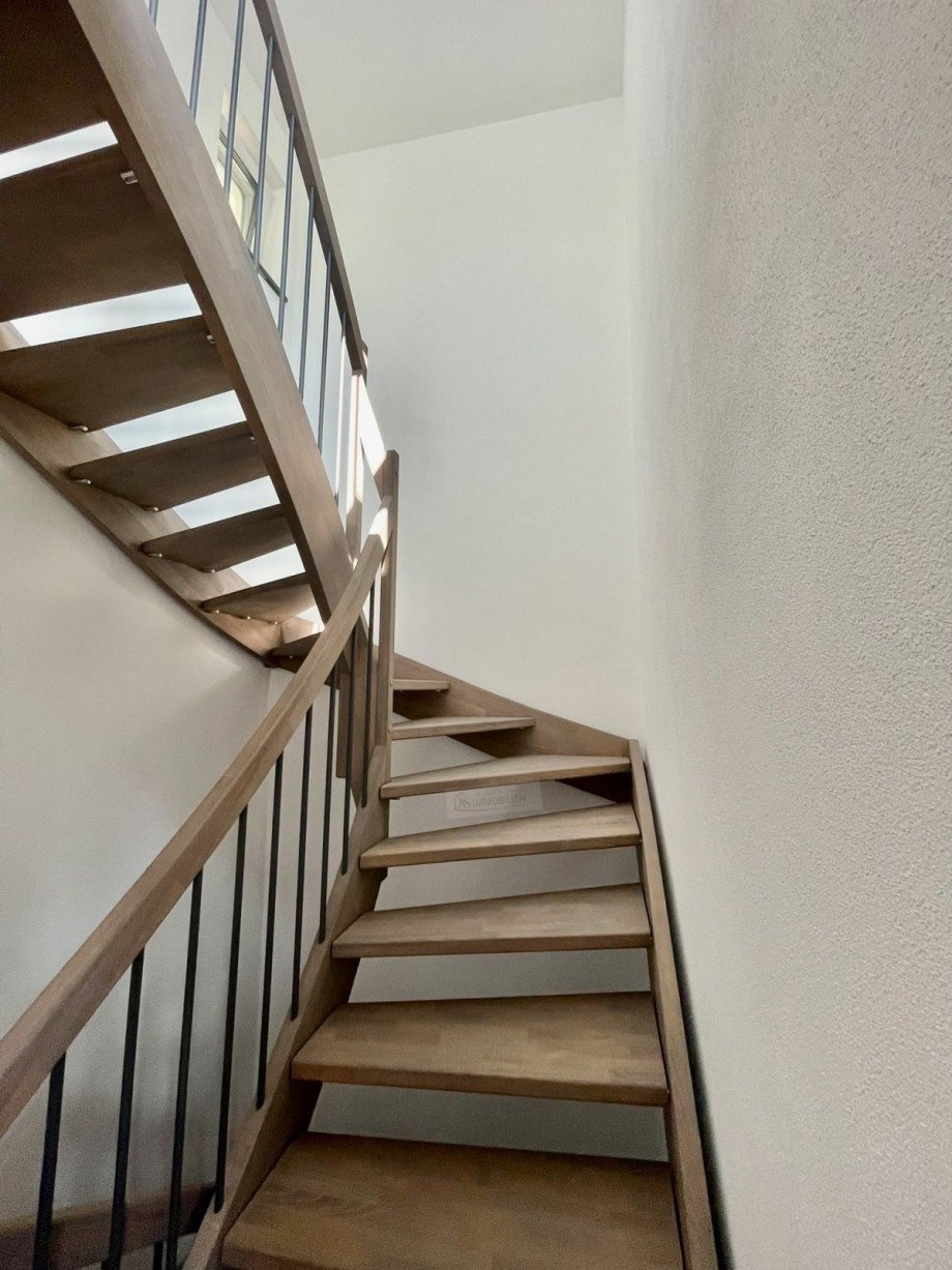 Treppenaufgang vom EG aus Dachgeschosswohnung Gr�felfing