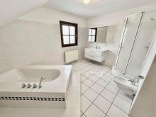 Bad en Suite mit Bidet Freistehendes EFH, Oberbayerischer Landhausstil, N�he We�linger See und S-Bahnhof -Hochwassersicher!