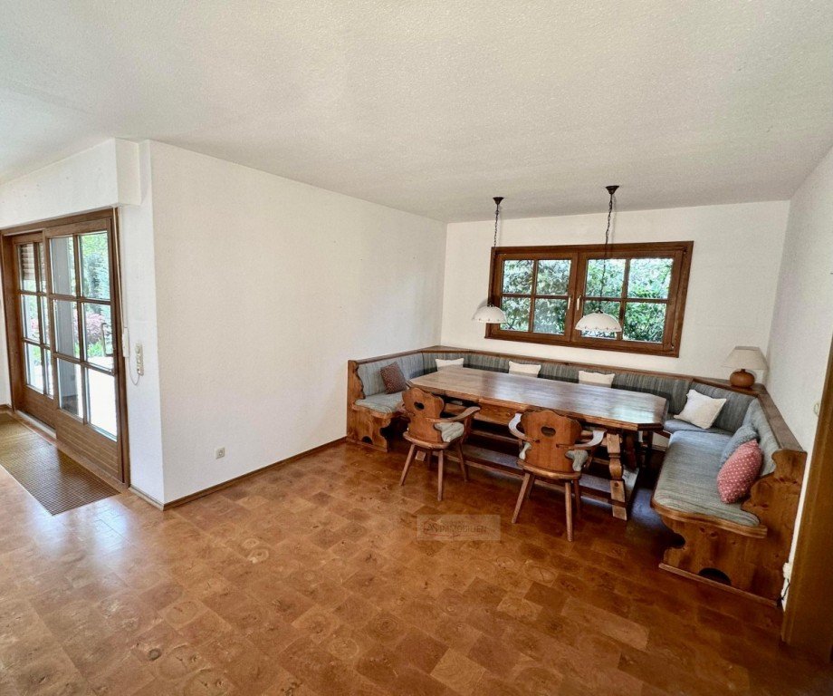 E�zimmer mit Blick zur Schiebet�re im Wohnzimmer Einfamilienhaus We�ling