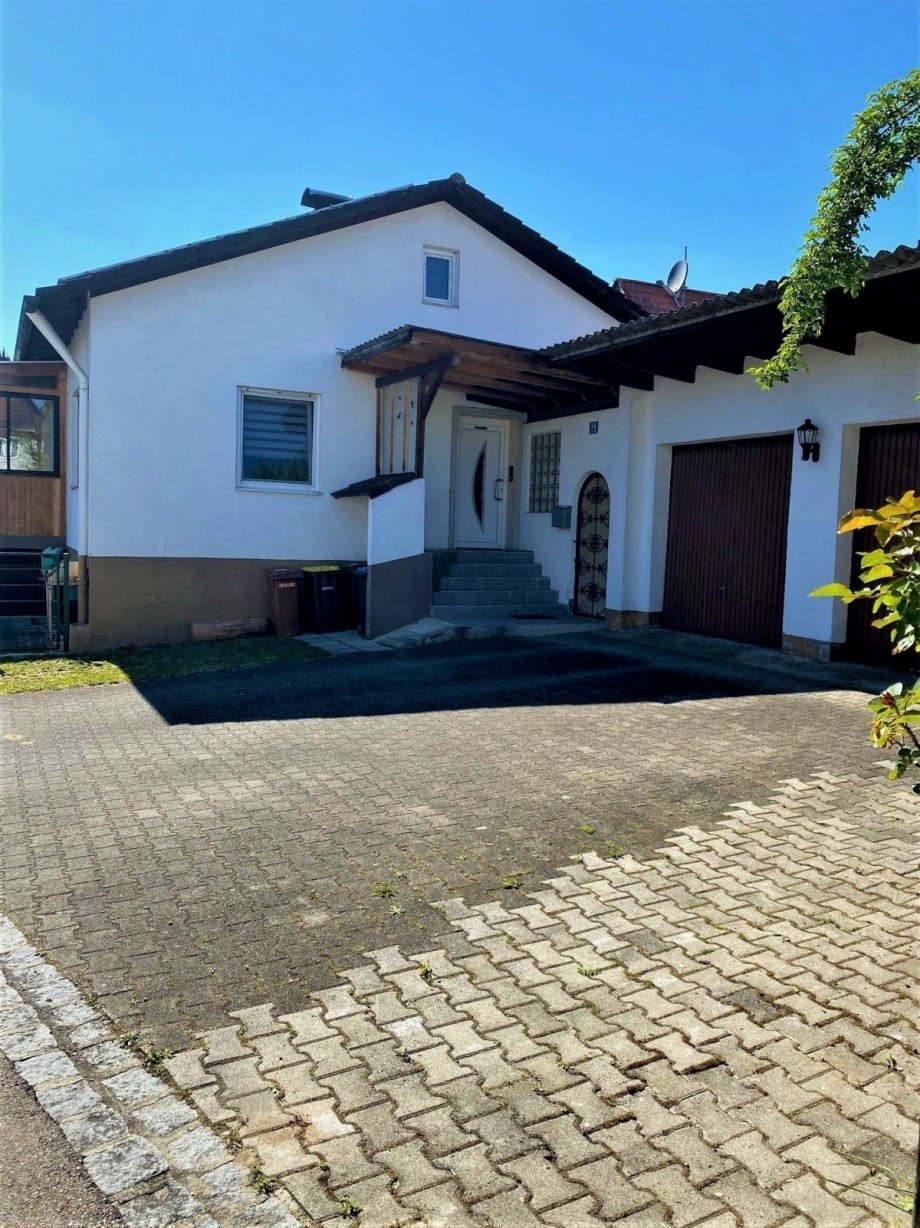 Einfahrt II Einfamilienhaus Erdweg