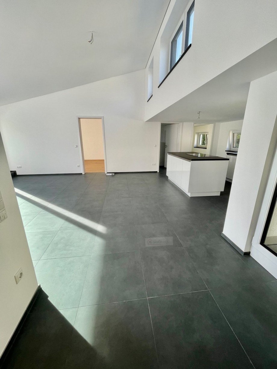 Blick vom Eingang zur K�che Dachgeschosswohnung Gr�felfing