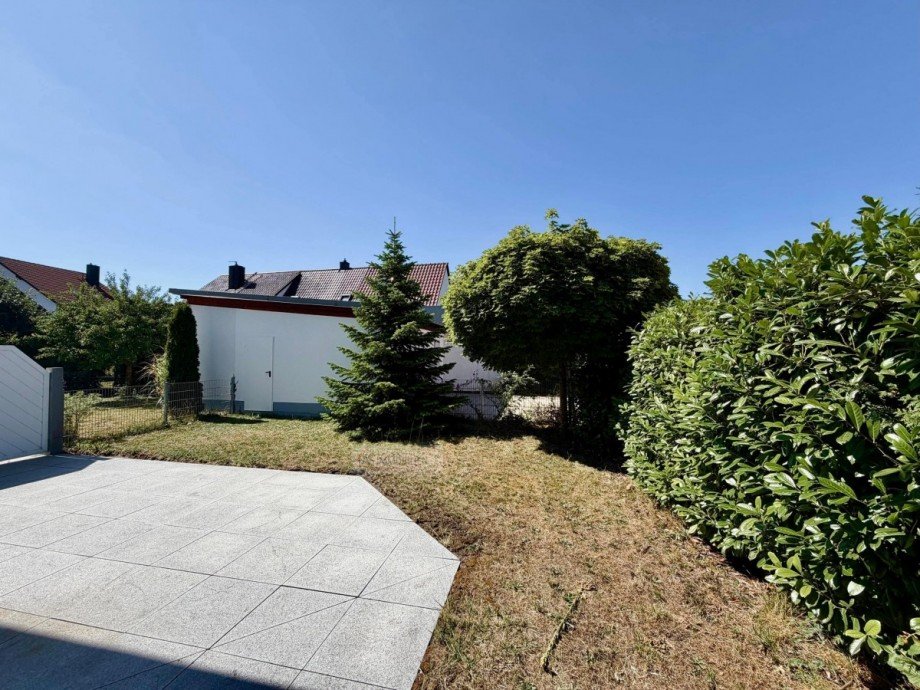 Terrasse mit Teilansicht Garten Doppelhaush�lfte Eichenau