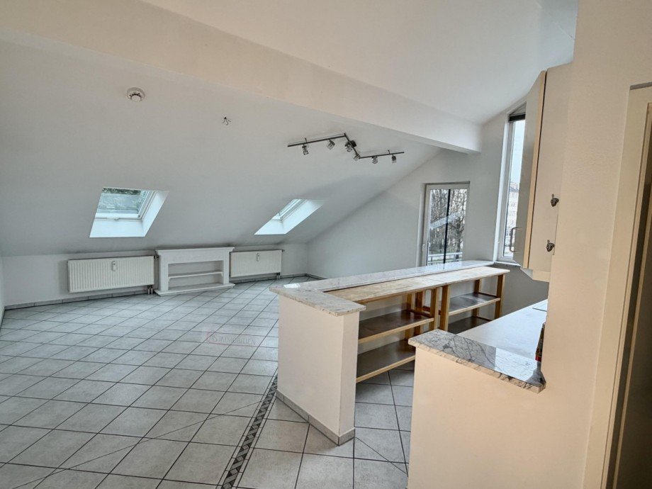 Blick zum Wohn - offenen K�chenbereich Dachgeschosswohnung Dachau