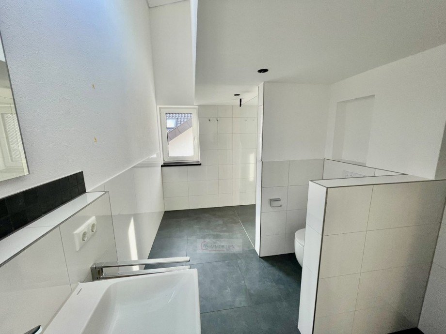 Ansicht Bad. Dachgeschosswohnung Gr�felfing