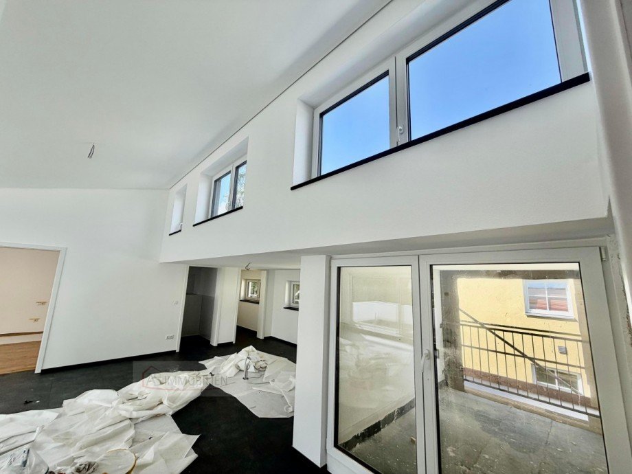 Blick vom Eingang zur K�che und Loggia hin Dachgeschosswohnung Gr�felfing