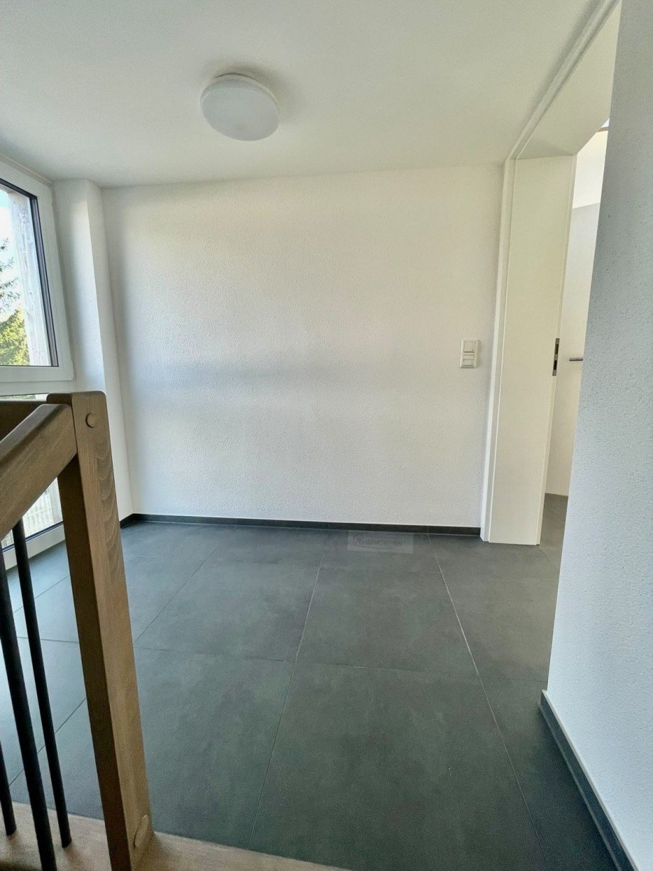 Eingangsbereich vor Eingangst�re Dachgeschosswohnung Gr�felfing