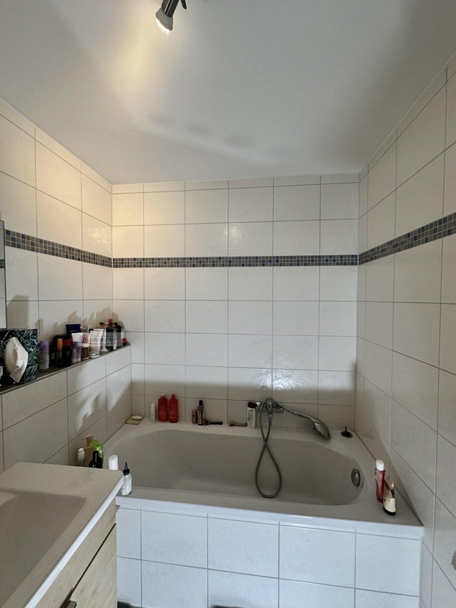 Badezimmer OG mit Wanne Reihenmittelhaus M�nchen