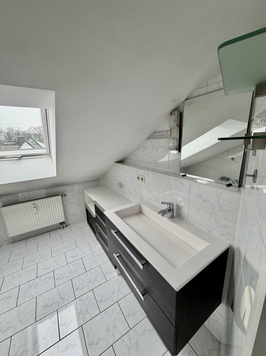 Bad. Dachgeschosswohnung Dachau